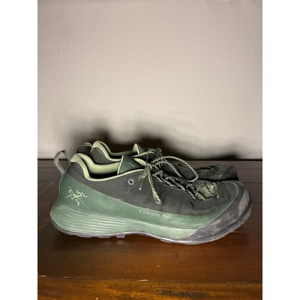 Arcteryx Konseal FL 2 Hiking‎ Shoes Men's Sz 9 Green Vibram Megagrip Sole